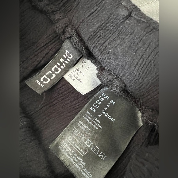 H&M Women's Black Casual Flowy Lightweight Euro Summer Vacation Shorts 2 XS - Picture 7 of 7